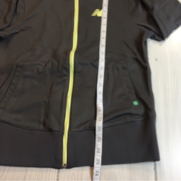 New Balance Ladies Track Jacket SZ Medium Full Zip - Picture 5 of 7